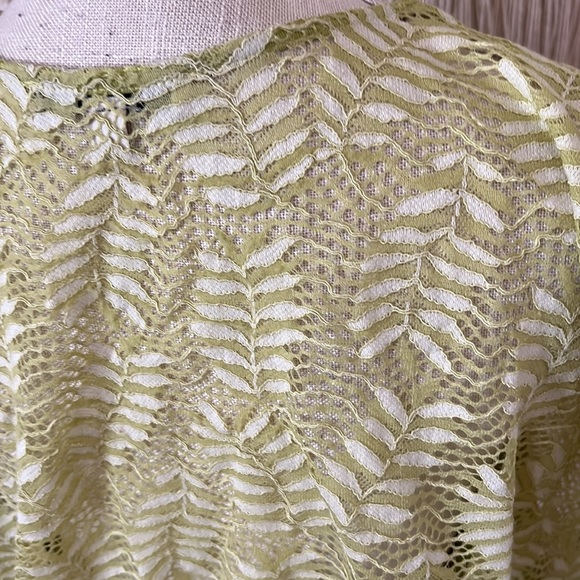 Avocado Green Leaf Patterned Top by June & Hudson/ Size XL - Picture 6 of 9